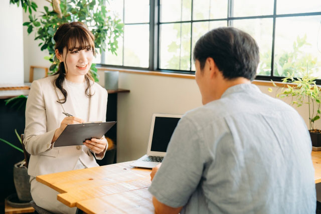 話し相手の目線と精神的ストレス【辛くなる原因】